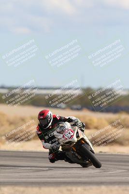 media/Nov-16-2025-Race Pace (Sun) [[8c5fa54630]]/Verified Riders/9-Turn 16 (150pm)/